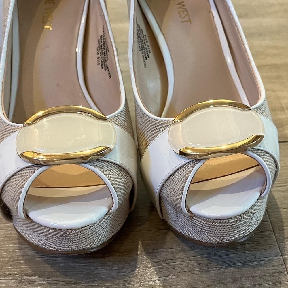 NIB Nine West Catchmeo Tan and White Peep Toe stiletto heels 7.5 - Picture 7 of 16